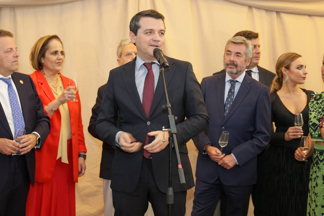 El espectacular ambiente en la primera noche de la Feria de Córdoba 2025, en imágenes