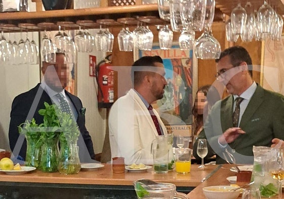 Un capitán de inteligencia antidroga de la Guardia Civil, de feria con narcos en Sevilla