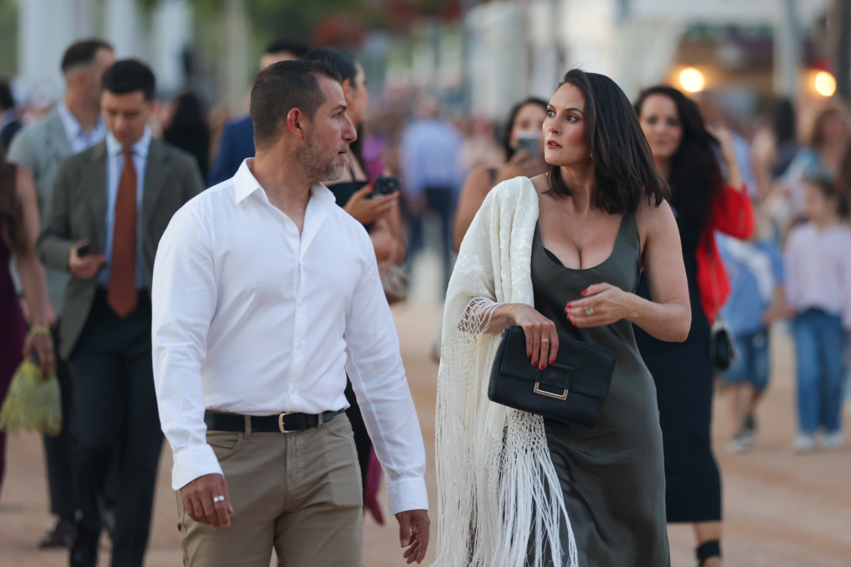 El espectacular ambiente en la primera noche de la Feria de Córdoba 2025, en imágenes