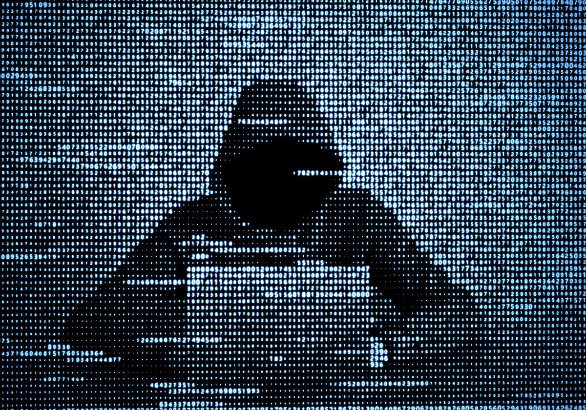 Ilustración con un 'hacker' ante su ordenador