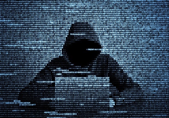 Ilustración con un 'hacker' ante su ordenador