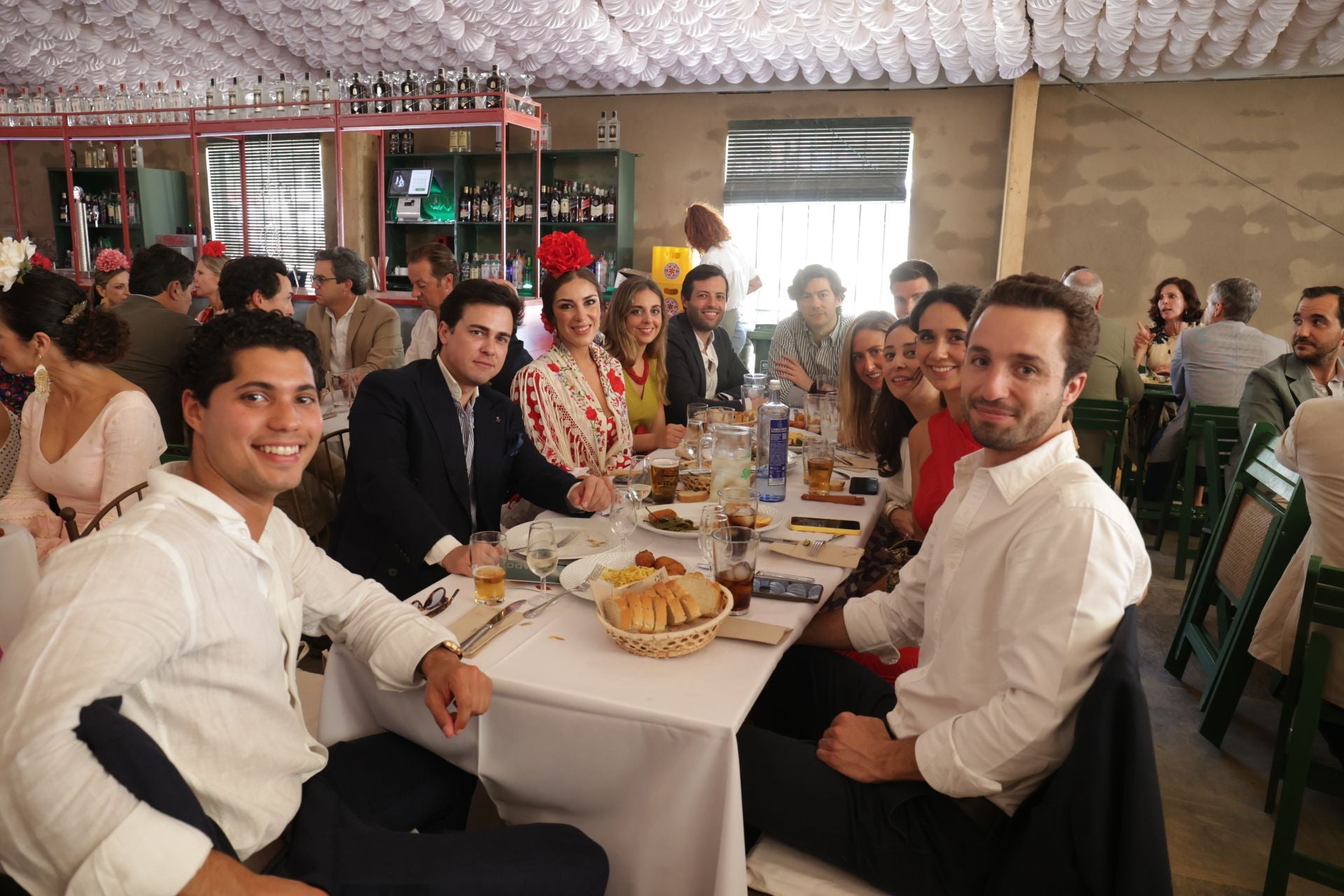 Las mejores imágenes del gran ambiente en las casetas de la Feria de Córdoba este sábado