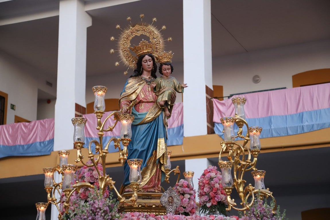 La procesión y la misa de María Auxiliadora de Córdoba, en imágenes