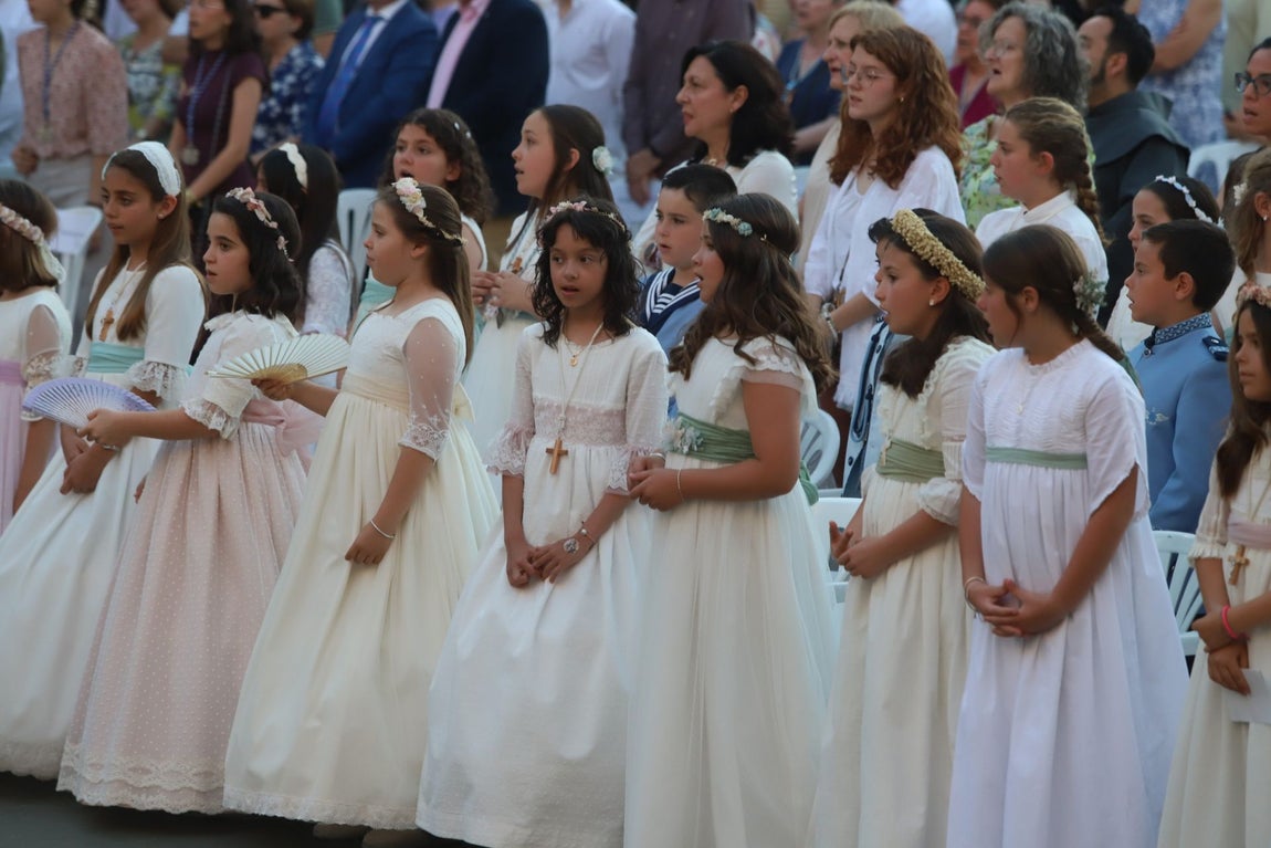 La procesión y la misa de María Auxiliadora de Córdoba, en imágenes