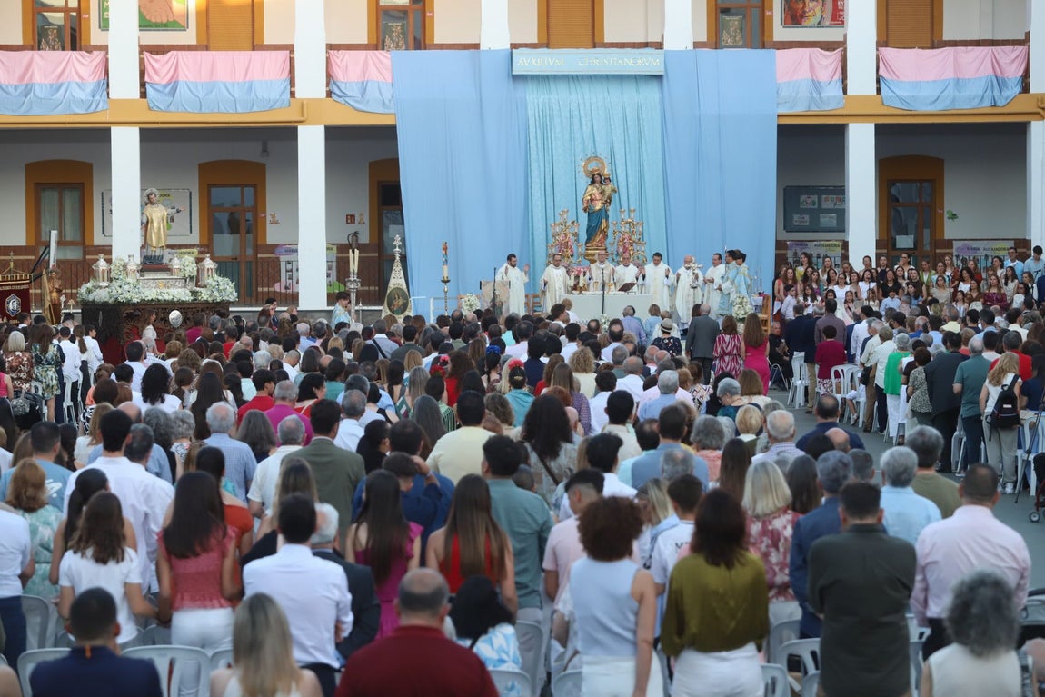 La procesión y la misa de María Auxiliadora de Córdoba, en imágenes