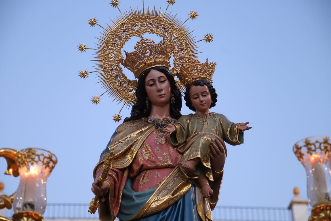 La procesión y la misa de María Auxiliadora de Córdoba, en imágenes