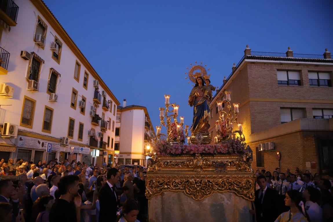 La procesión y la misa de María Auxiliadora de Córdoba, en imágenes