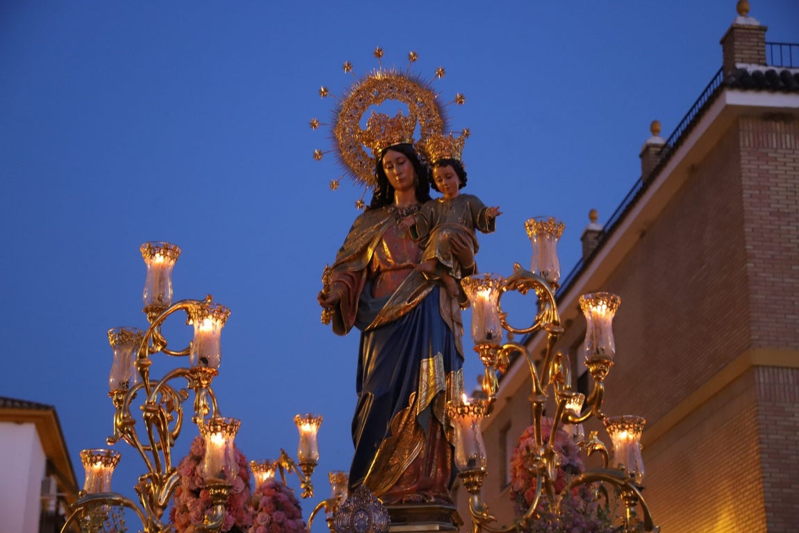La procesión y la misa de María Auxiliadora de Córdoba, en imágenes