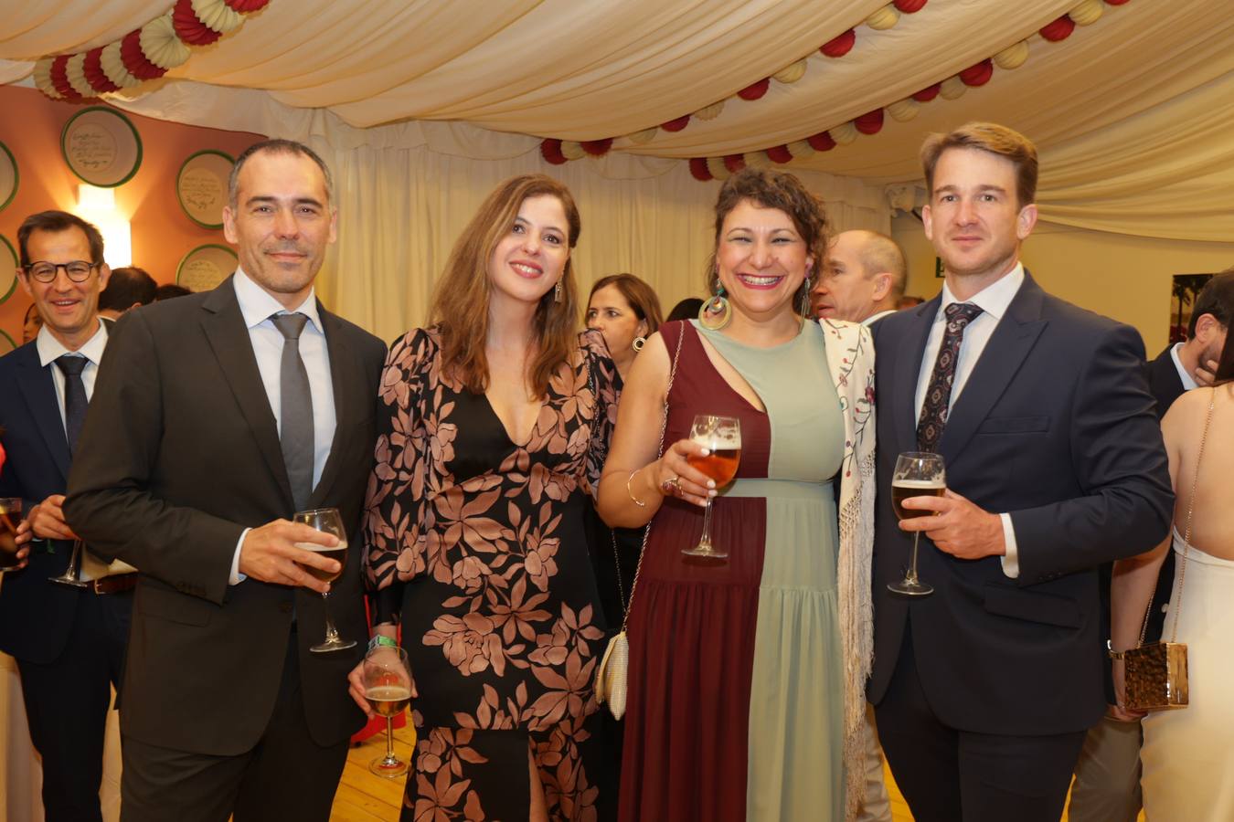 El espectacular ambiente en la primera noche de la Feria de Córdoba 2025, en imágenes