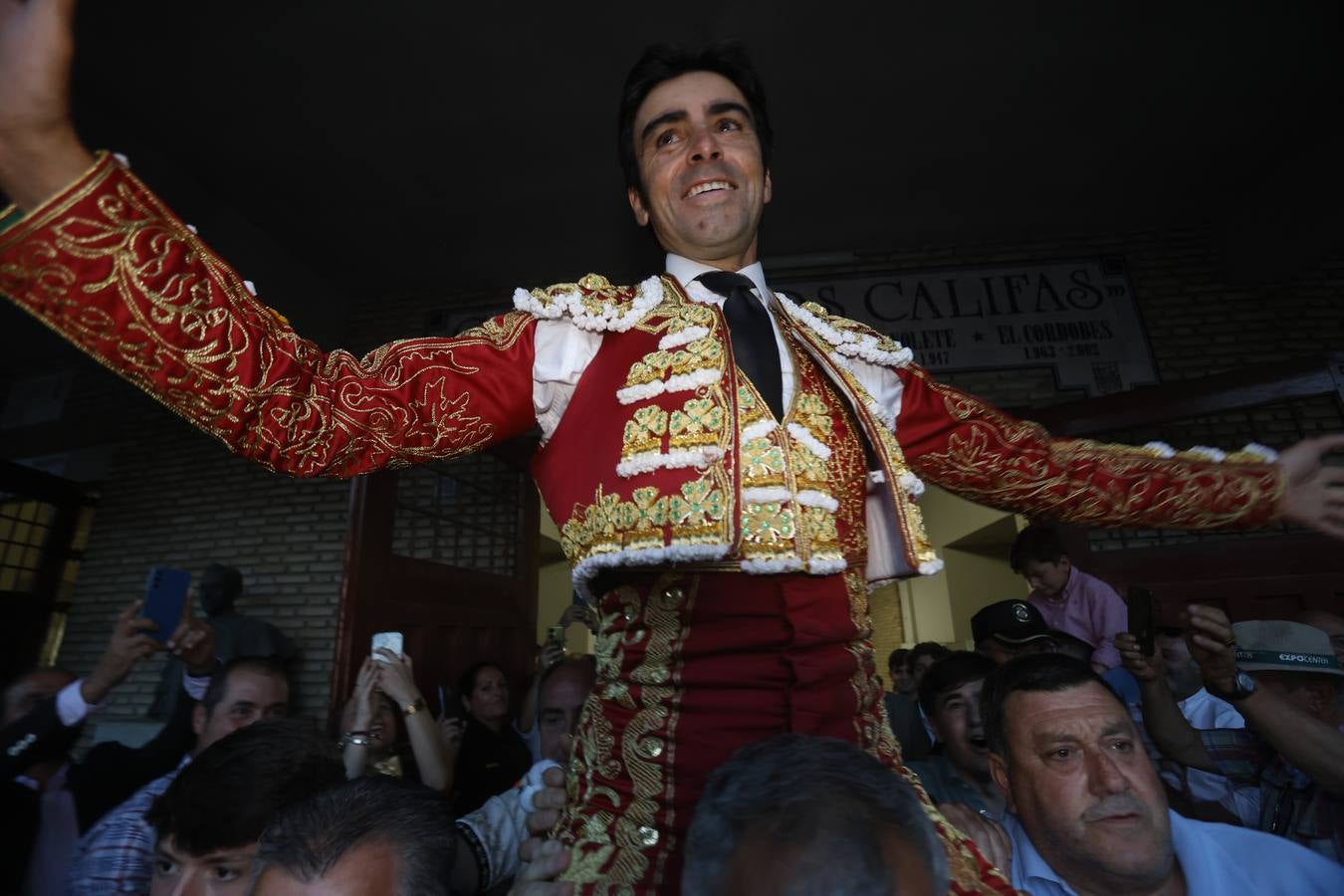 La corrida de Perera, De Justo y Jiménez en Córdoba, en imágenes