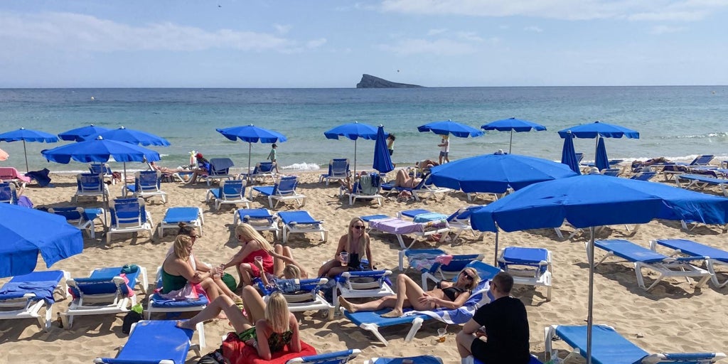 La reducción de jornada laboral de Yolanda Díaz «complica» el verano al turismo de Benidorm: «Reduce beneficios a las empresas»