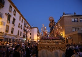 María Auxiliadora, flor de mayo para los cristianos en la procesión por Córdoba