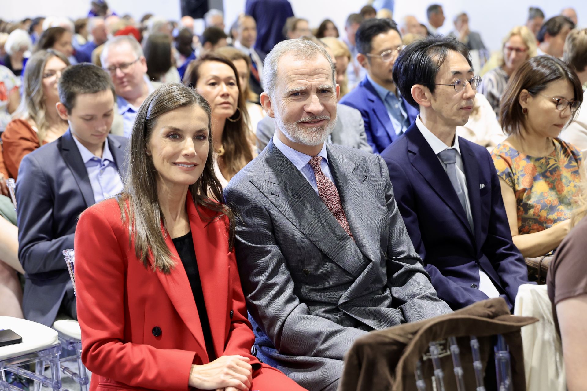 El Rey Felipe VI, junto a la Reina Letizia, en el acto de graduación de la Infanta Sofía.