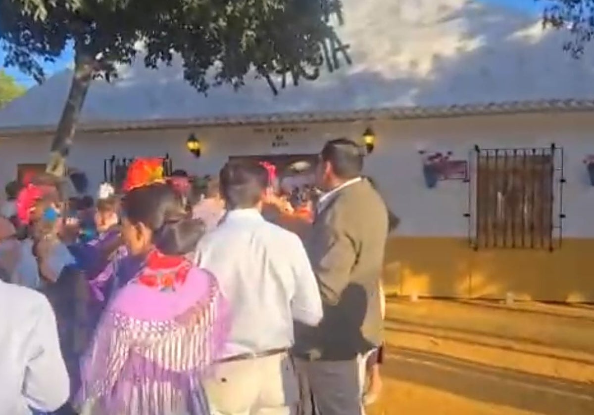 Cola a las puertas de la caseta de La Maceta