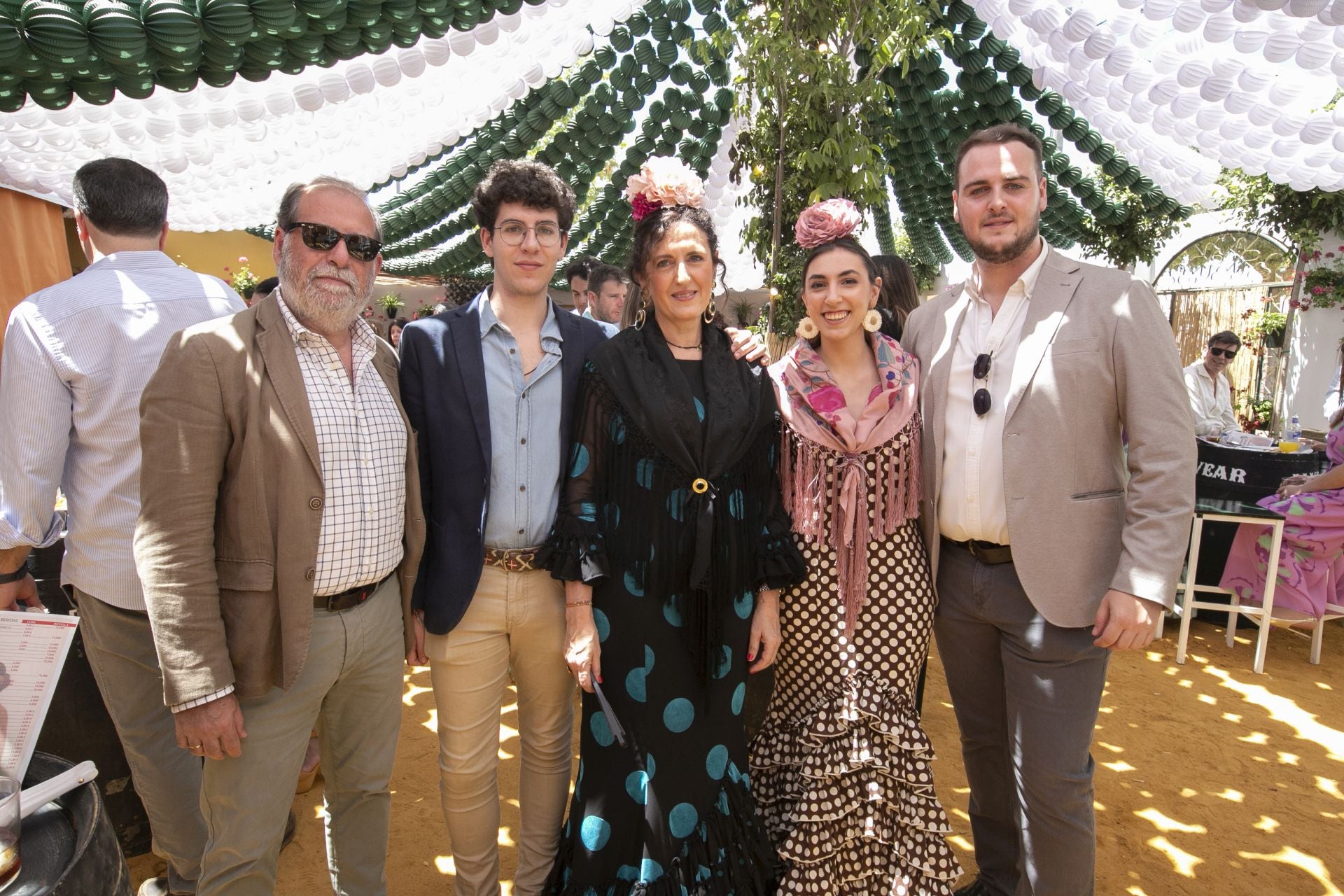 La alegría en las casetas del Domingo de la Feria de Córdoba, en imágenes
