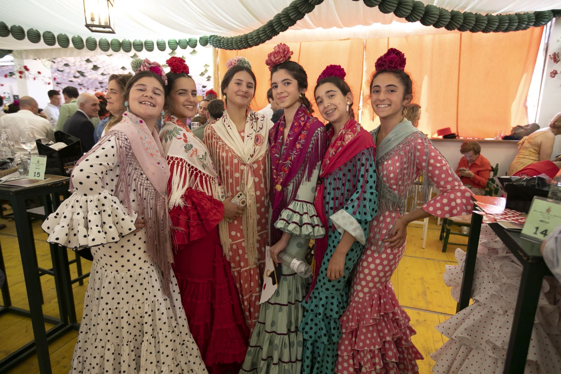 La alegría en las casetas del Domingo de la Feria de Córdoba, en imágenes