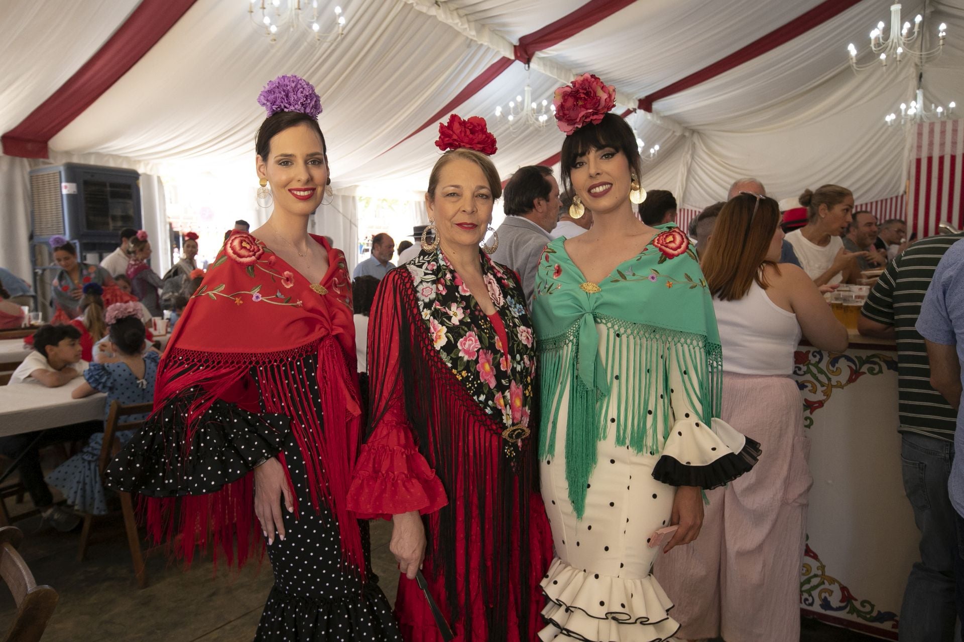 La alegría en las casetas del Domingo de la Feria de Córdoba, en imágenes