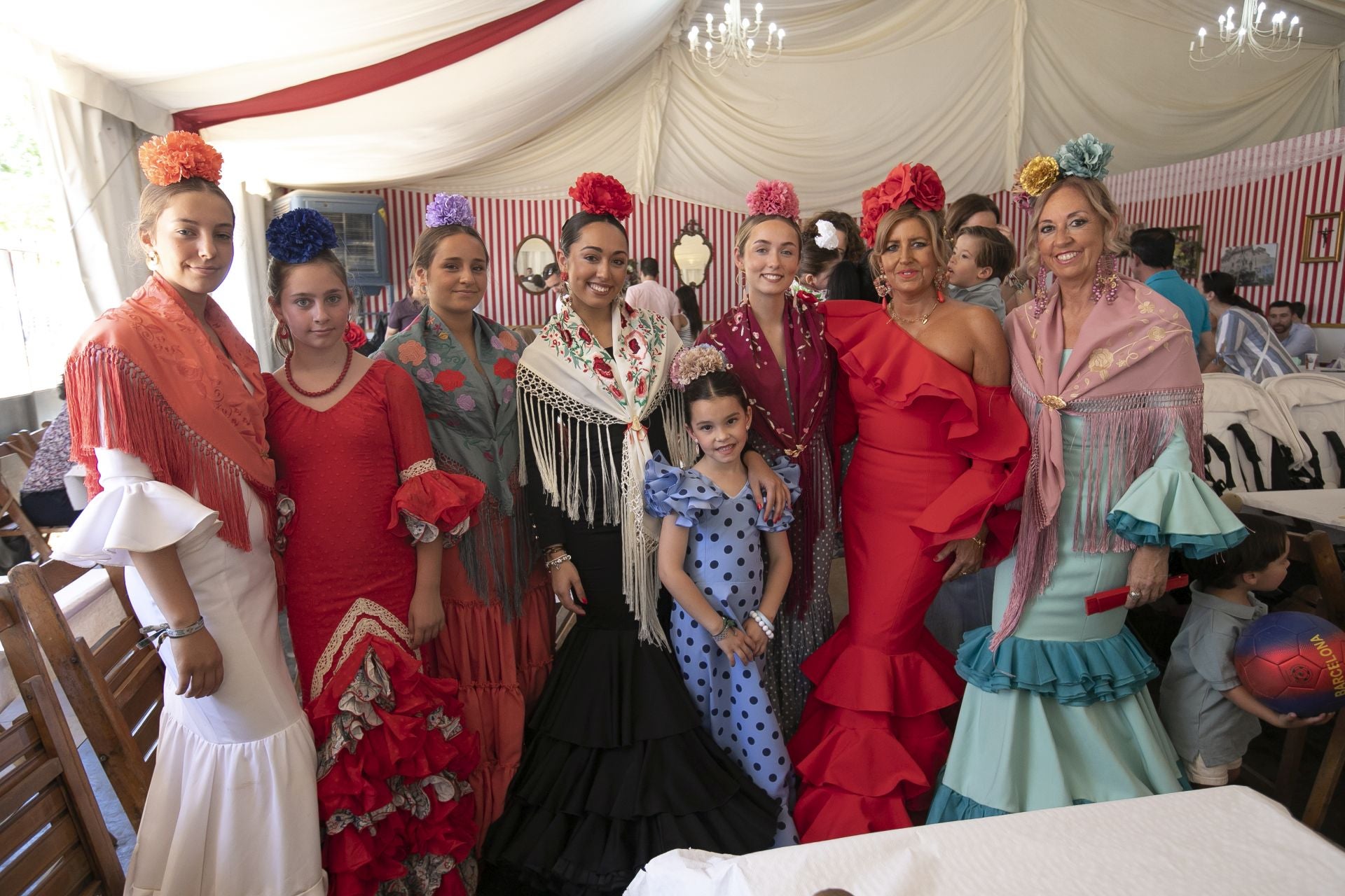La alegría en las casetas del Domingo de la Feria de Córdoba, en imágenes