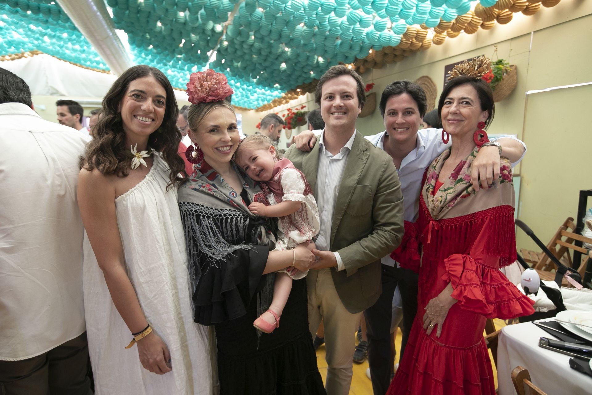 La alegría en las casetas del Domingo de la Feria de Córdoba, en imágenes