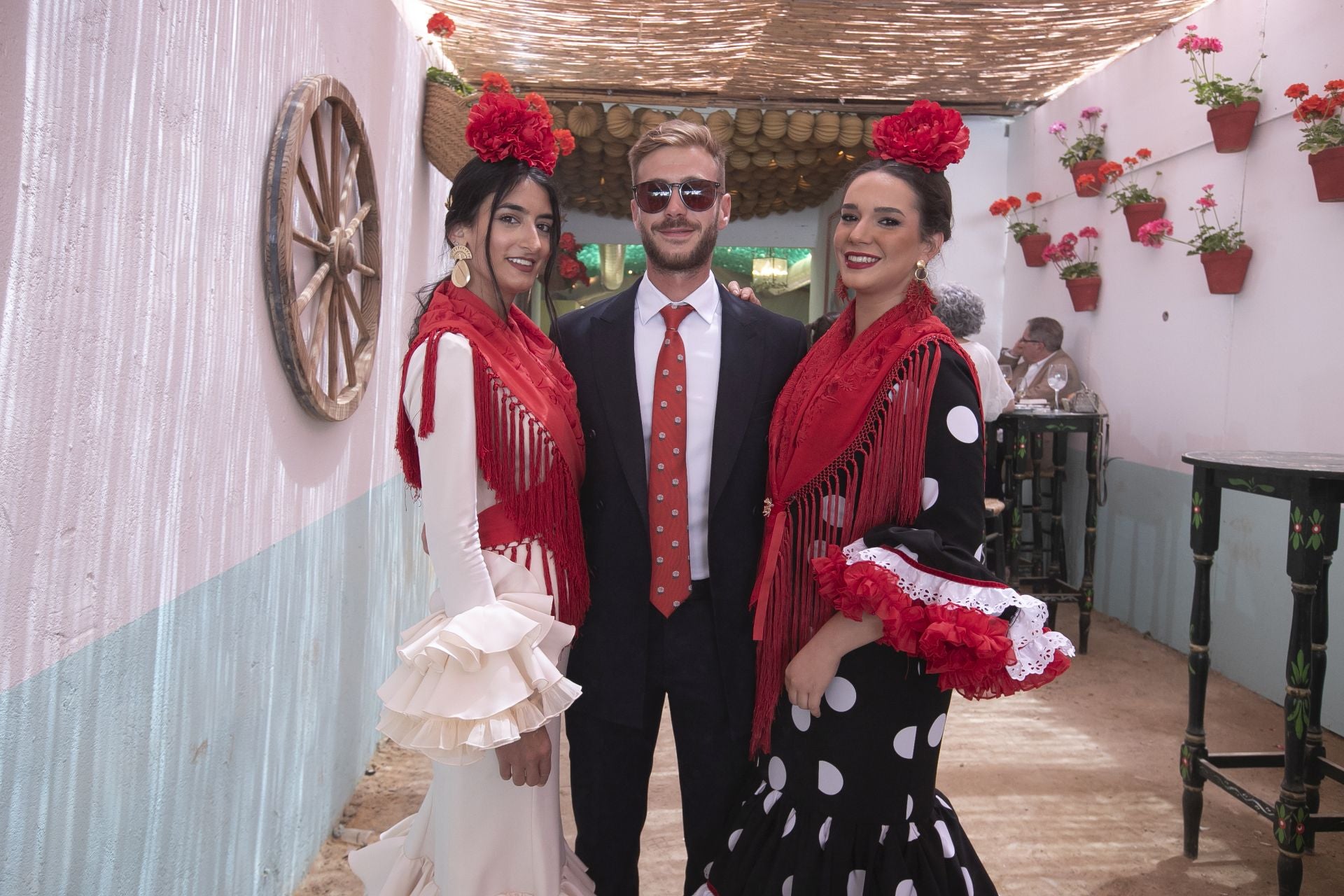 La alegría en las casetas del Domingo de la Feria de Córdoba, en imágenes