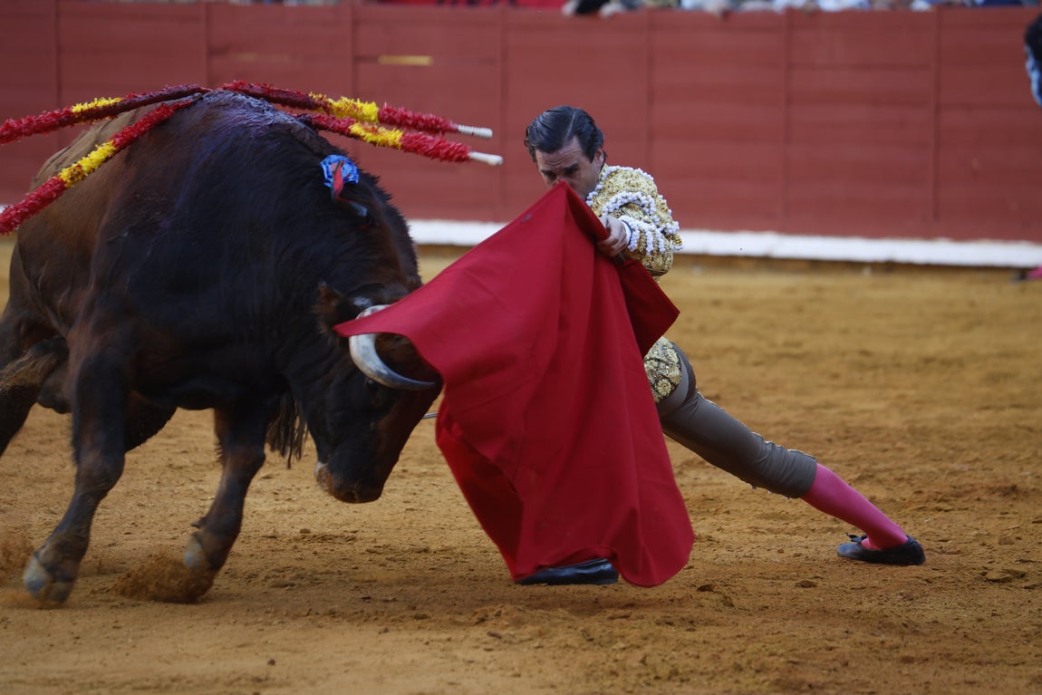 Ambiente de lujo y dos puertas grandes en la corrida de la Feria de Córdoba, en imágenes