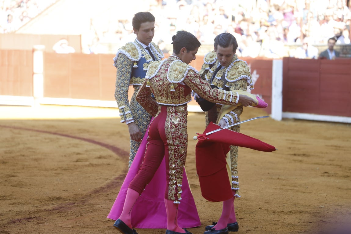 Ambiente de lujo y dos puertas grandes en la corrida de la Feria de Córdoba, en imágenes