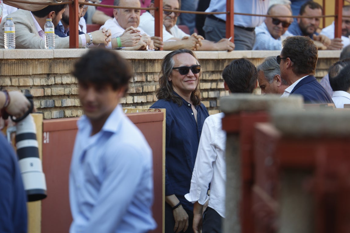 Ambiente de lujo y dos puertas grandes en la corrida de la Feria de Córdoba, en imágenes