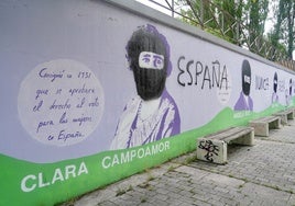 Vandalizan un mural feminista en León con pintadas de velos islámicos