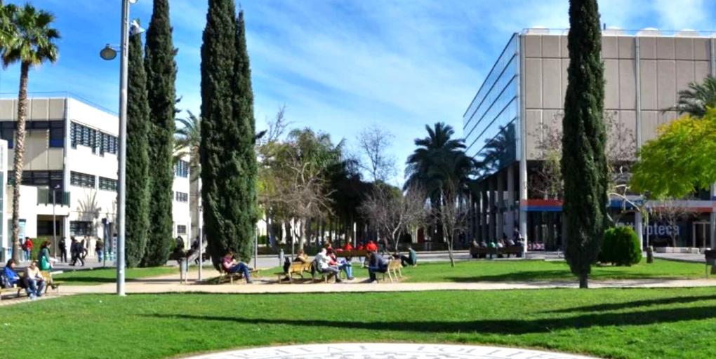 La universidad de la Comunidad Valenciana que está entre las mejores de España, según Forbes: cuál es, qué carreras se imparten y precio
