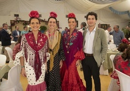 Las casetas brillan el lunes de la Feria de Córdoba, en imágenes