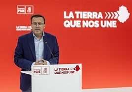 Gallardo renuncia a la Diputación de Badajoz tras culminar su plan de aforarse