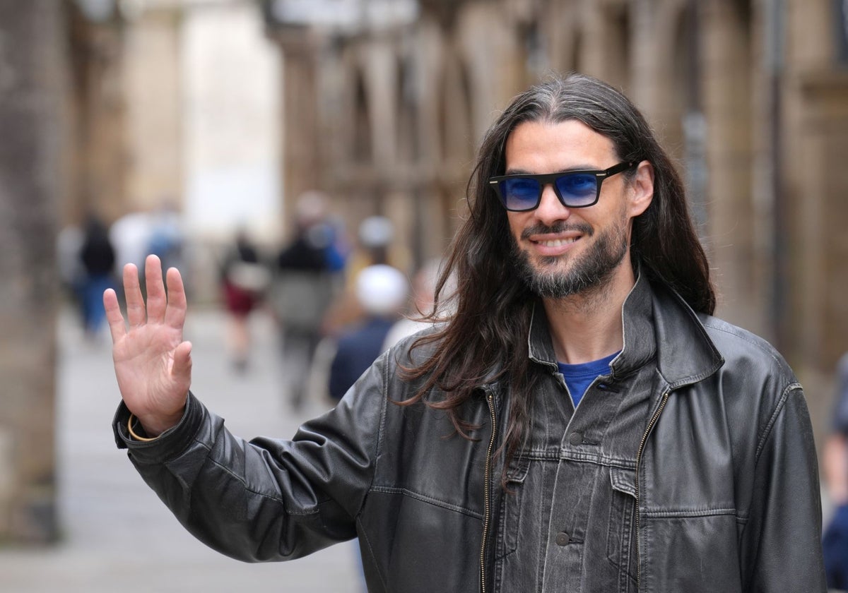 El director Oliver Laxe durante el preestreno de 'Sirat' este lunes en Santiago de Compostela