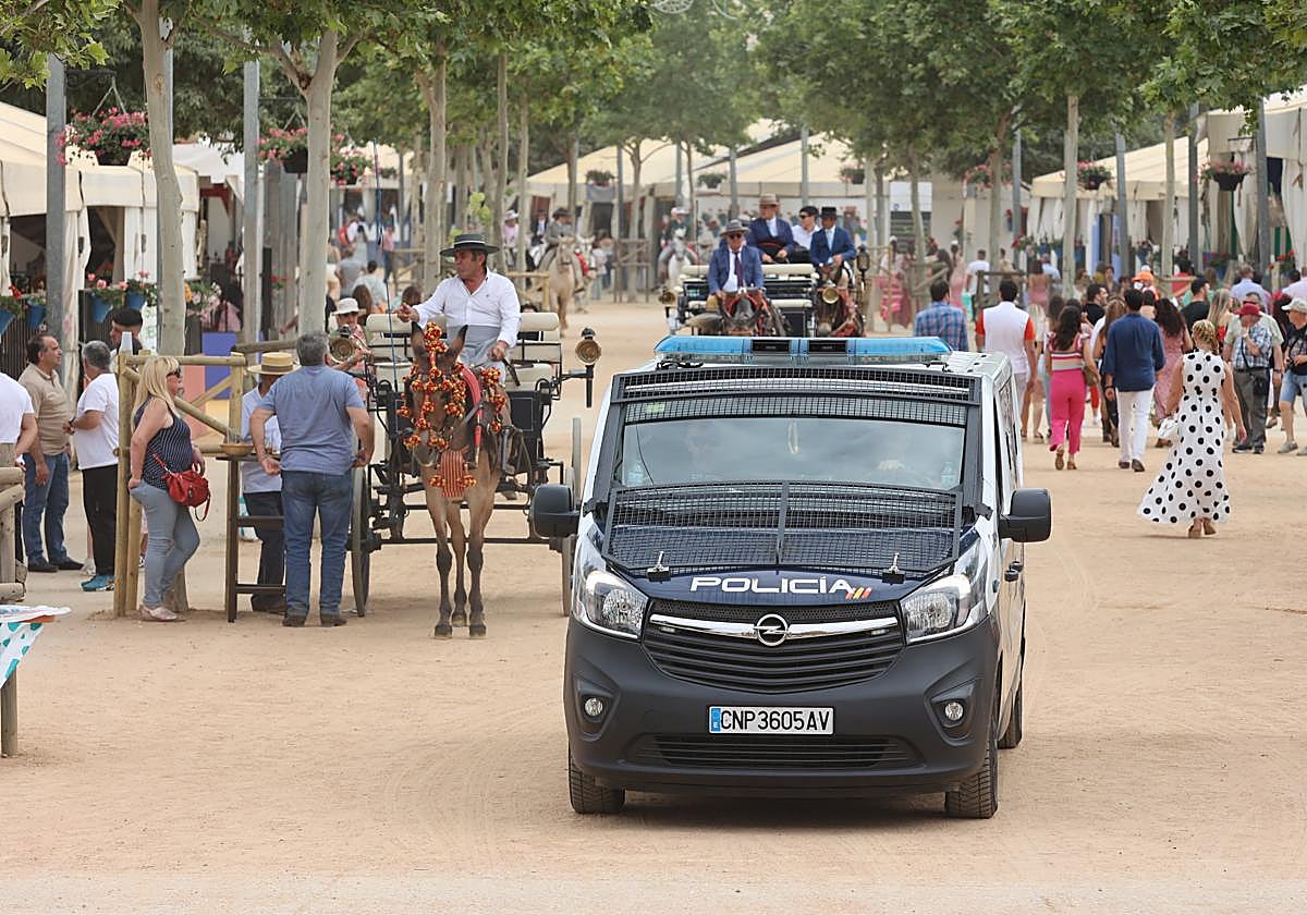 La Policía Nacional ha detenido a dos personas por tráfico de drogas durante el domingo de Feria