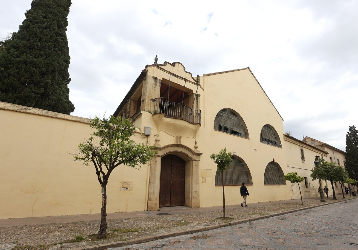 Fachada de la antigua Biblioteca Provincial de Córdoba en Amador de los Ríos