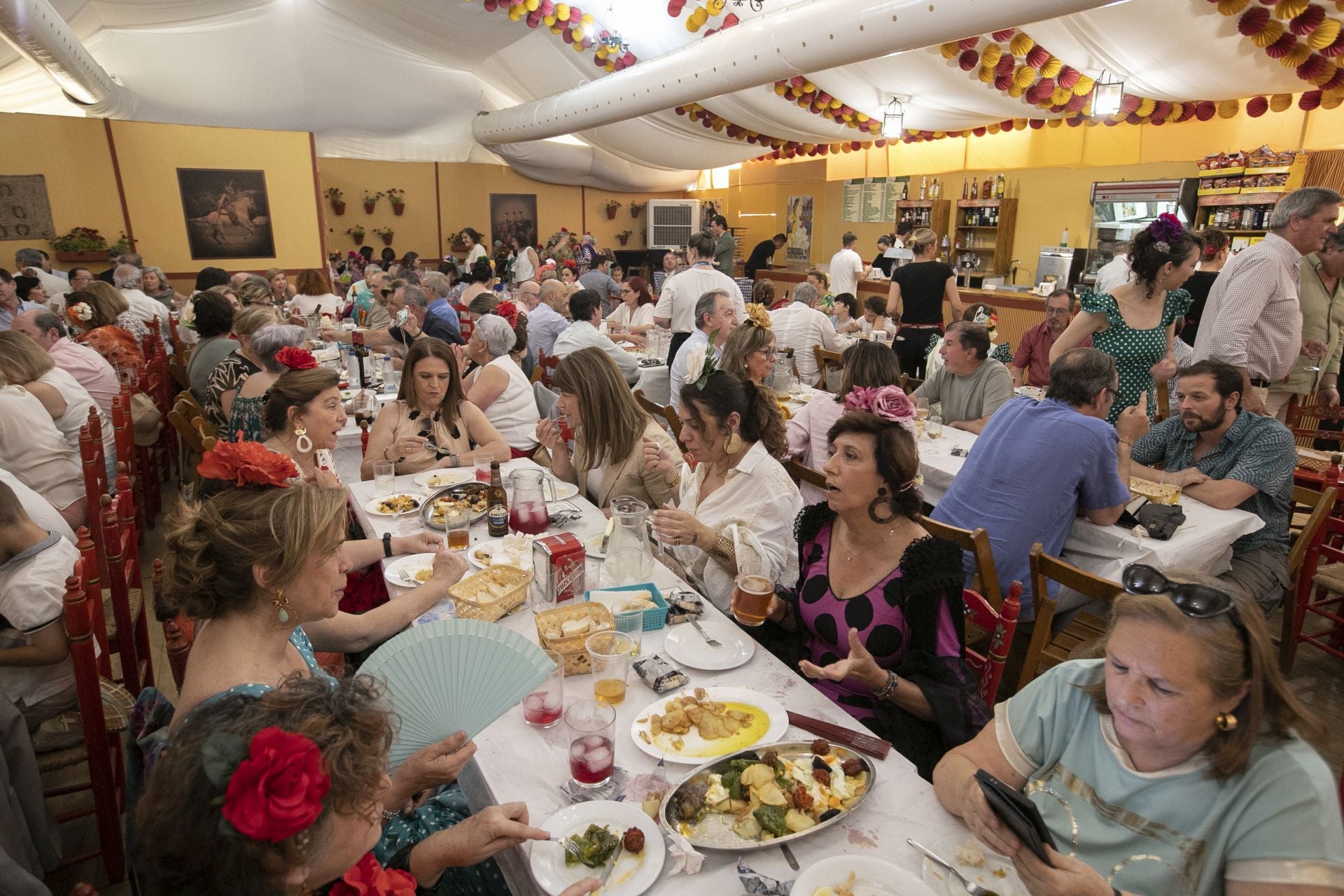 El lucido ambiente el martes de Feria de Córdoba, en imágenes