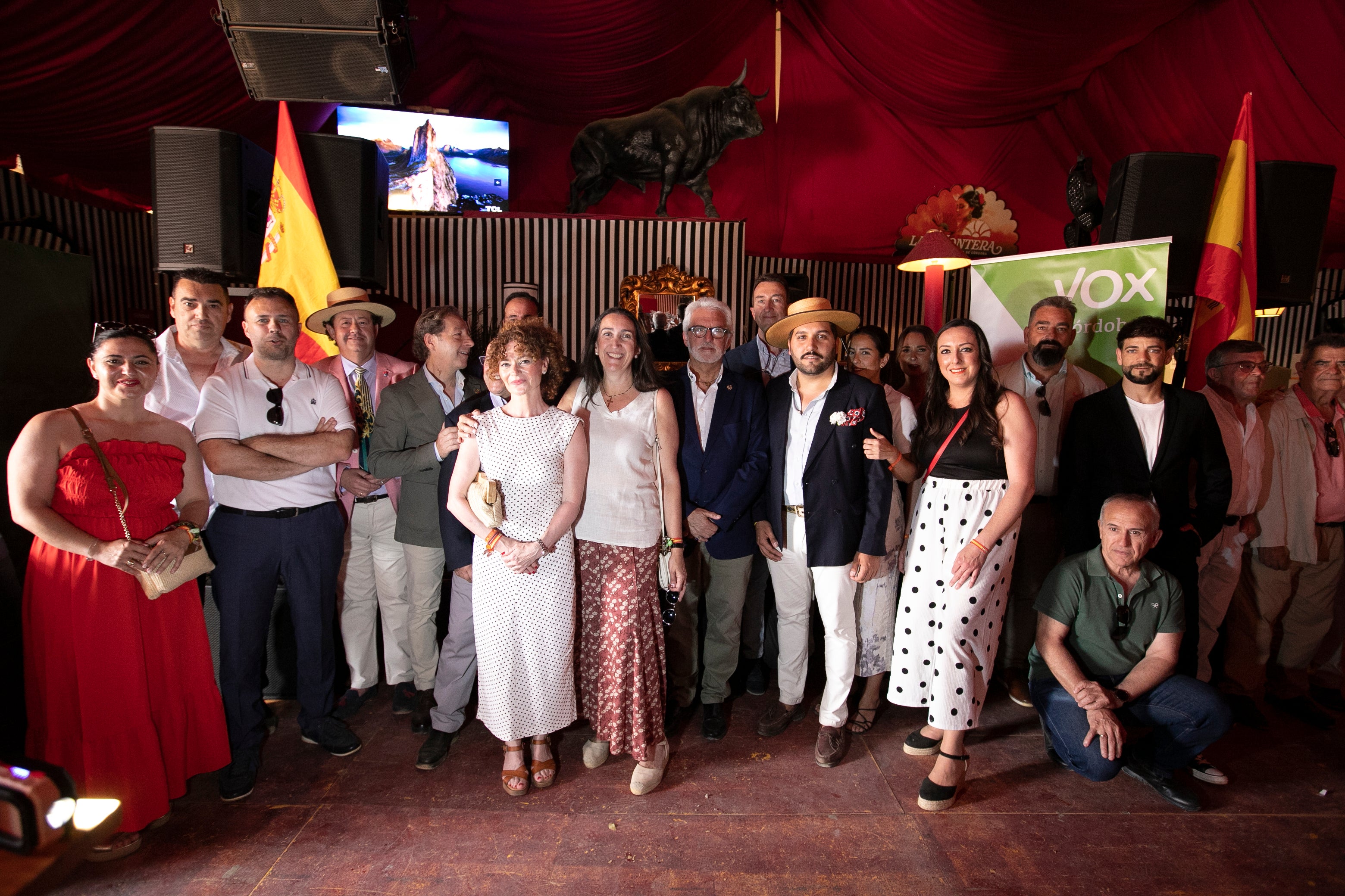 Las mejores imágenes del ambiente en las casetas el martes de Feria en Córdoba