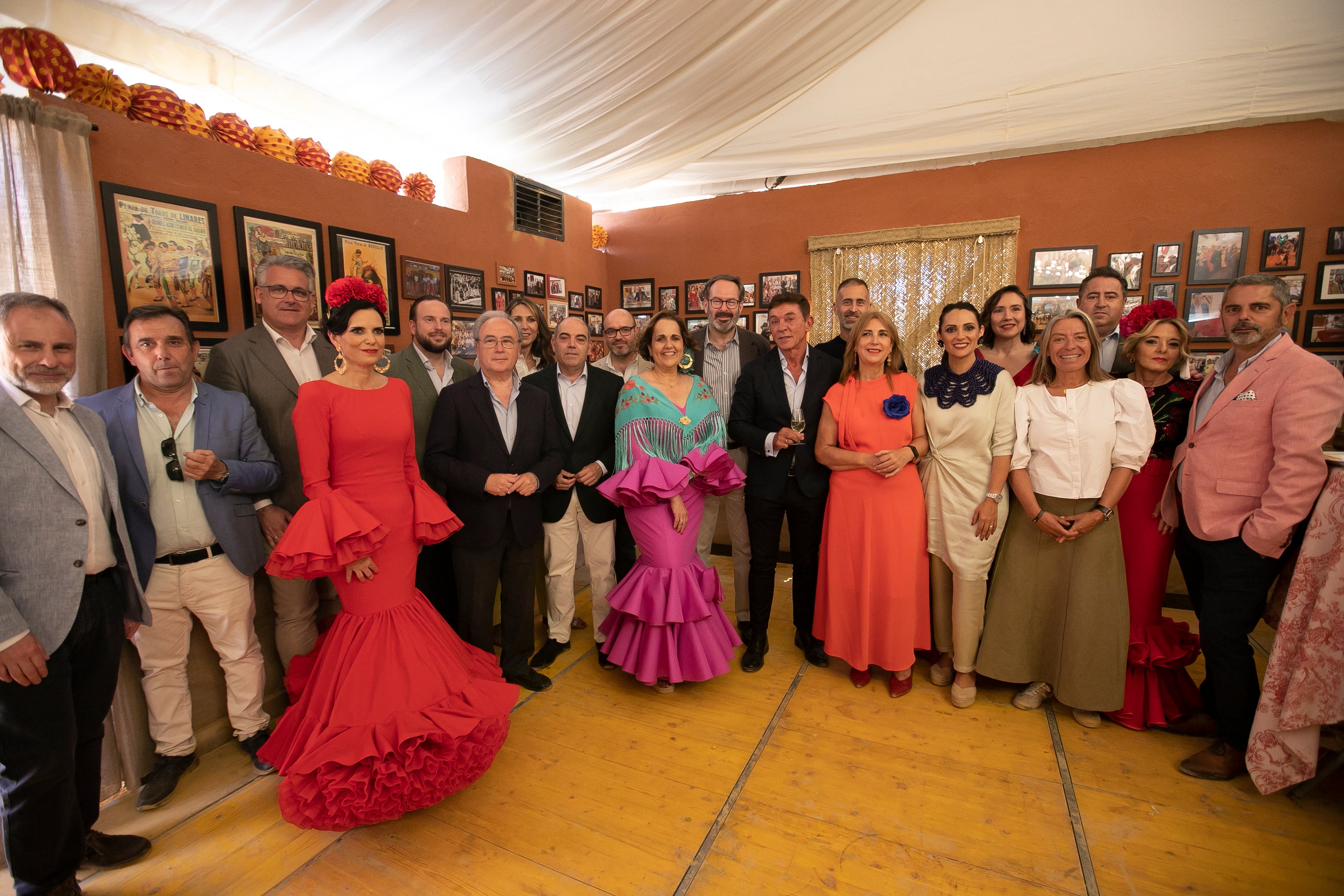 Las mejores imágenes del ambiente en las casetas el martes de Feria en Córdoba