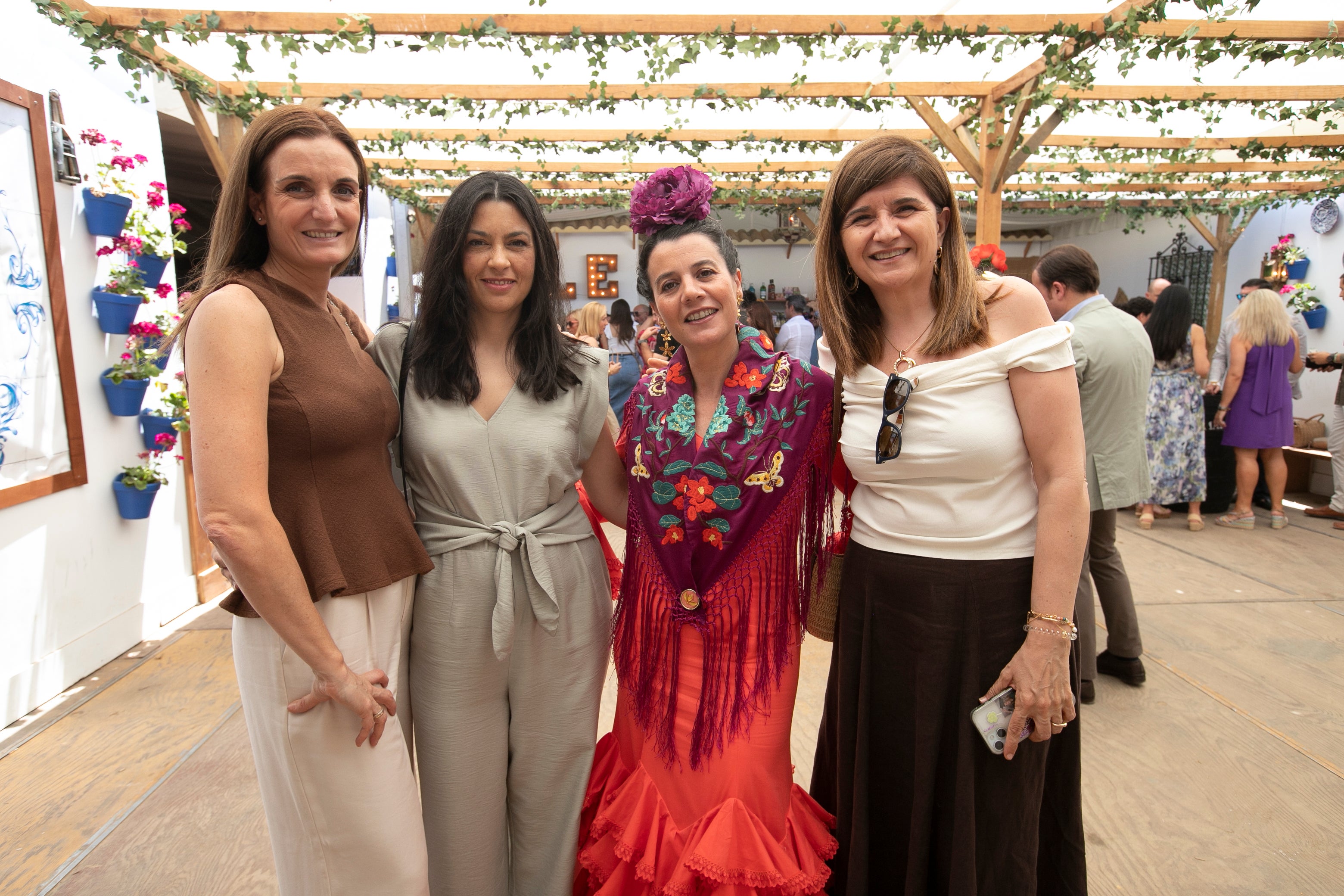 Las mejores imágenes del ambiente en las casetas el martes de Feria en Córdoba