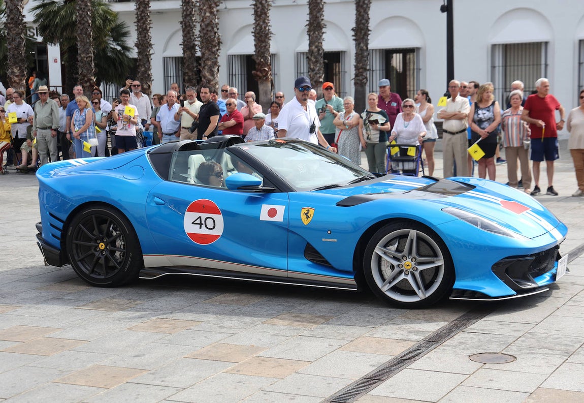 La espectacular concentración de ferraris en Palma del Río, en imágenes