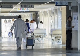 En estado grave un niño de 9 años tras caer desde un tercer piso en Ibiza