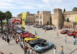 Ferrari gana en Palma del Río con una formidable concentración de 115 coches: «¡Qué pasote! Esto es espectacular»