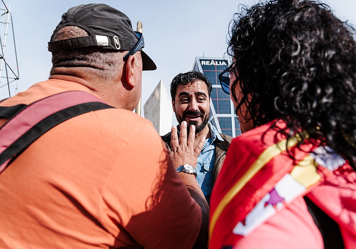 El eurodiputado Luis 'Alvise' Pérez durante una concentración para pedir elecciones generales, en la Plaza de Castilla, a 20 de octubre de 2024