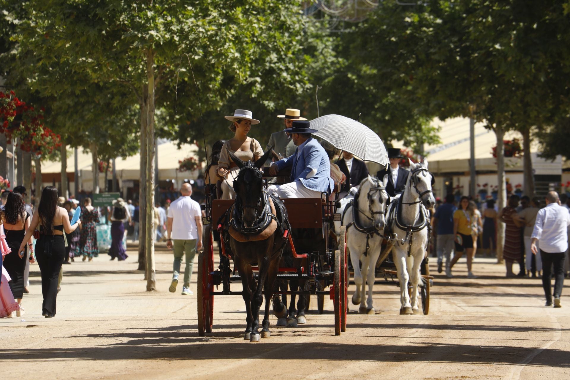 El brillante ambiente del miércoles de Feria en Córdoba, en imágenes