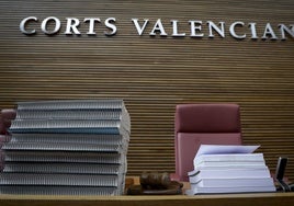 Rebajas fiscales y pruebas de edad a menores inmigrantes: los nuevos cambios legislativos de PP y Vox en la Comunidad Valenciana