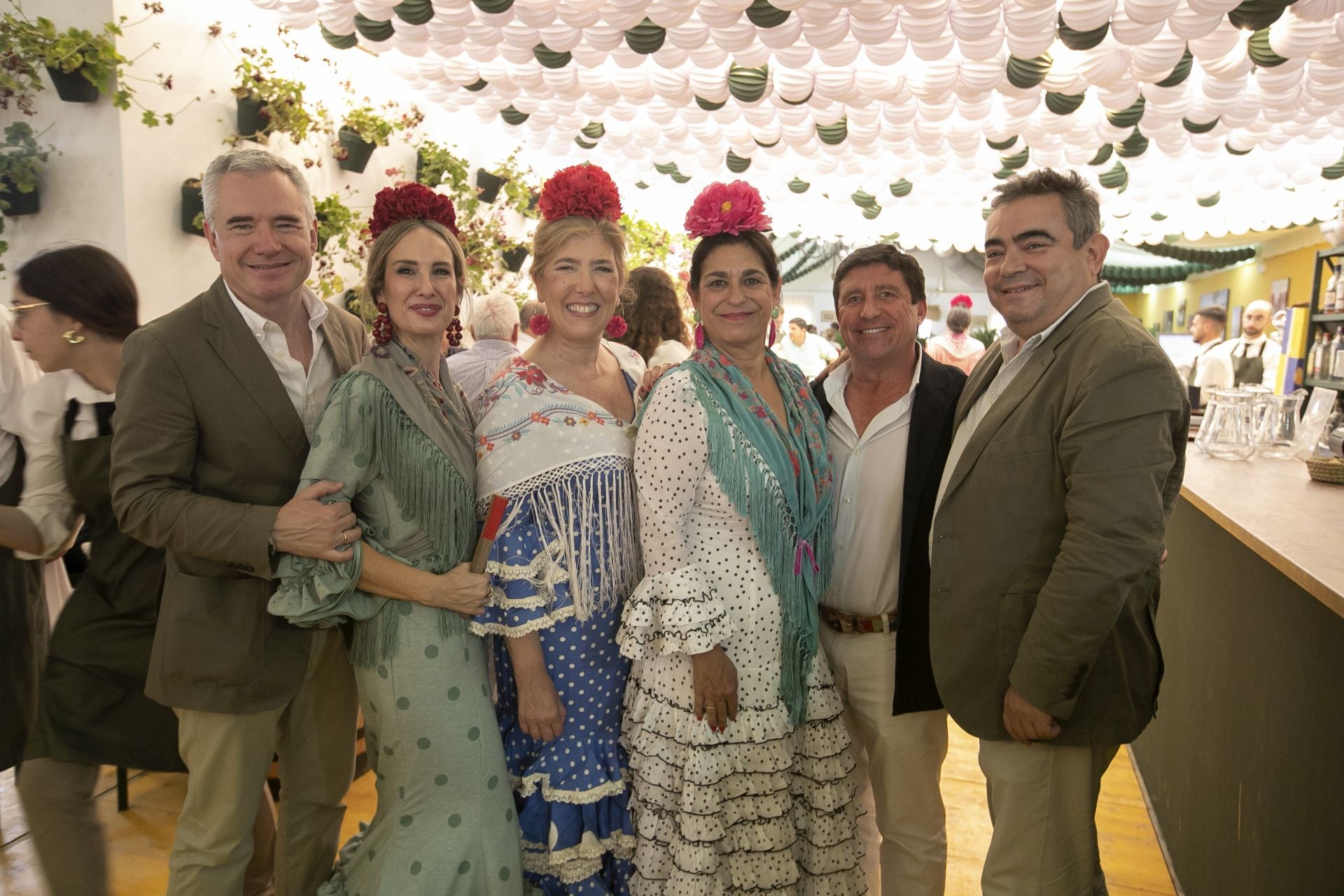 La alegría crece en intensidad en las casetas el miércoles de Feria de Córdoba, en imágenes