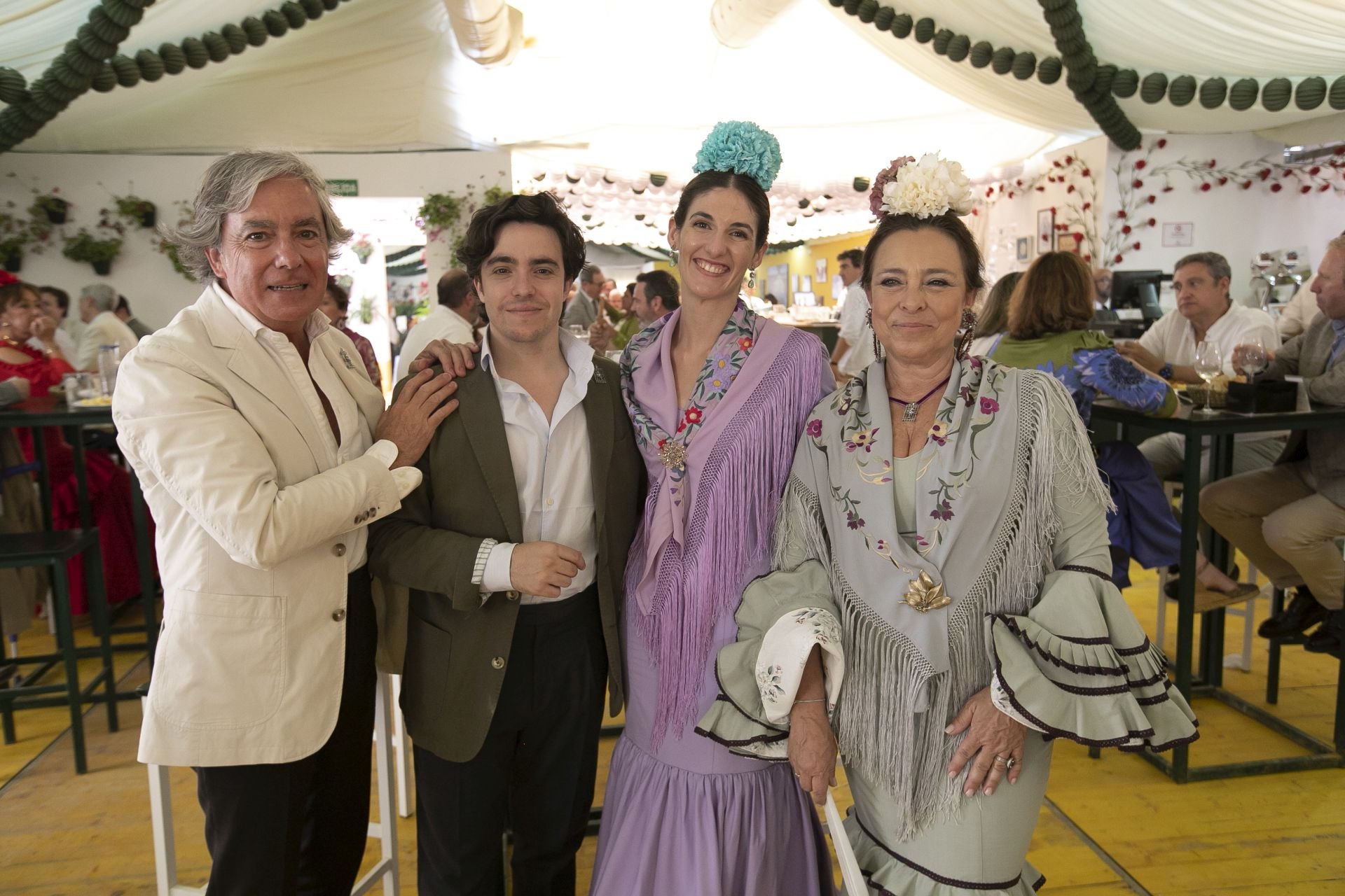 La alegría crece en intensidad en las casetas el miércoles de Feria de Córdoba, en imágenes