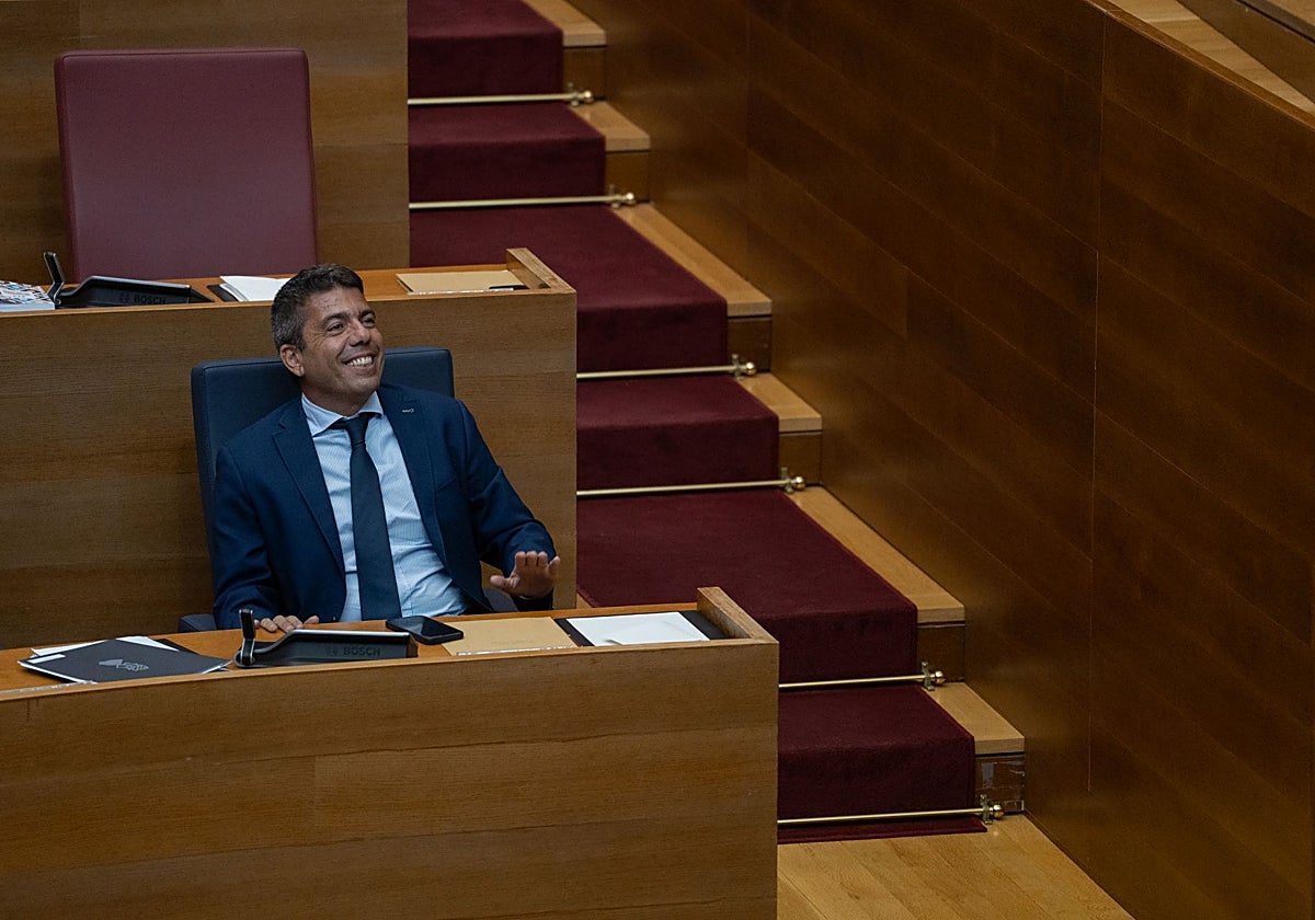 Imagen del presidente de la Generalitat Valenciana, Carlos Mazón, este miércoles en las Cortes Valencianas