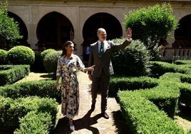 Los reyes Felipe y Letizia durante la visita realizada al Real Monasterio de Santa María de Guadalupe
