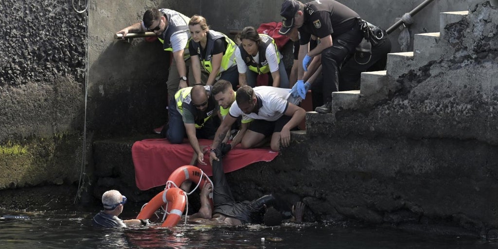 El hierro decreta dos días de luto oficial por el vuelco del cayuco en el que han muerto al menos 7 personas