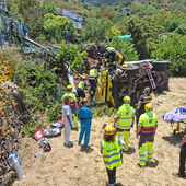 Herido grave un camionero que cayó 15 metros por una ladera en un aparatoso accidente en Gran Canaria